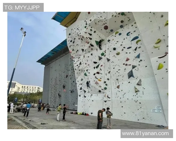 广州攀岩队战术揭秘：挑战极限的勇者之路与团队精神