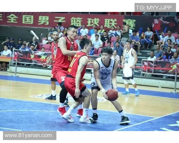 赛后分析：西安篮球队与深圳篮球队在比赛中的战术灵活性对比