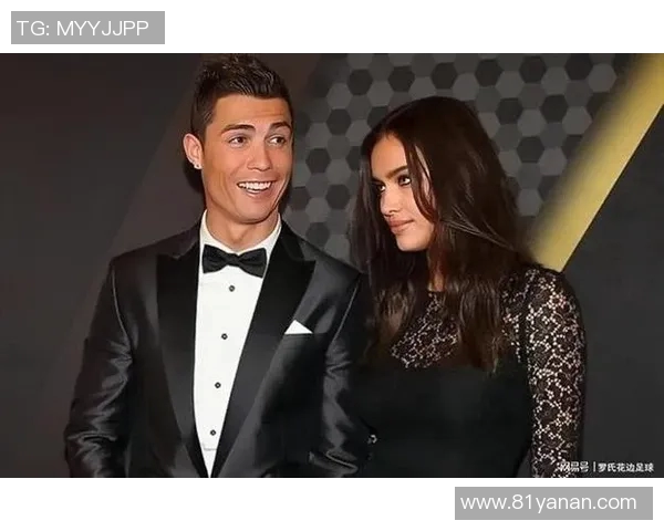 荷兰足球明星与女友甜蜜瞬间曝光引发粉丝热议