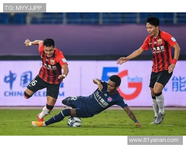 足球明星为球迷送上限量版裤子引发热议与期待 足球明星为球迷送上限量版裤子引发热议与期待