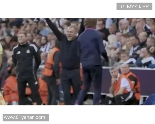 足球明星意外曝光私人生活引发热议公众对露鸟照片的反应与讨论